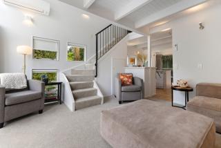 Location is gold 2 bed - 1