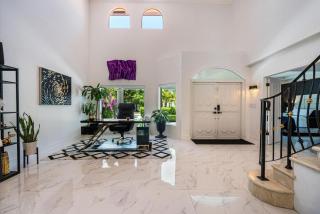 5BR Spacious Home in Best Miami Location with Private Pool - 5