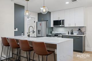 4BR 2BA S Austin Group Retreat w Game Lounge Grill Near SoCo by Austin Vacay - 7