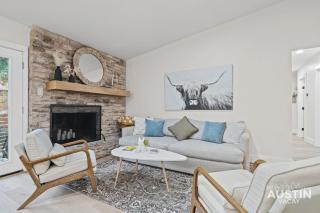 4BR 2BA S Austin Group Retreat w Game Lounge Grill Near SoCo by Austin Vacay - 6