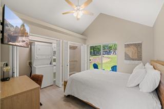 Modern 1BR With Garage and Yard Near Downtown CDA - 6