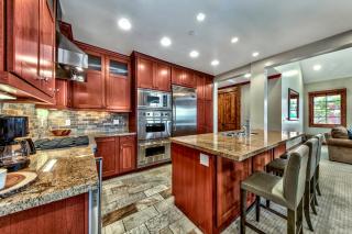 Contemporary Lakefront w Hot tub Gym Fireplace SS2 - 2