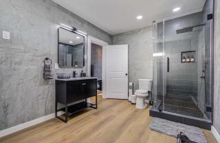 1BD 1BA Urban Convenience Mins to DT Sleeps 2 - 5