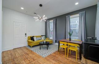 Cheerful & Central 1BD 1BA w Backyard Sleeps 2 - 2