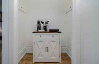 Cheerful & Central 1BD 1BA w Backyard Sleeps 2 - 1