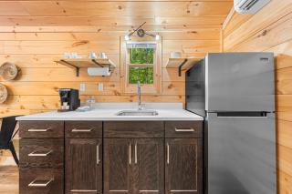Cabin #8 Studio with Kitchenette - 1