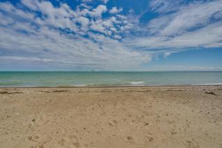 Walk to Beach! Lake Huron Getaway w/ Sunroom - 9