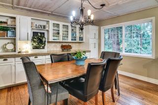 Close to Intel/Nike: Large Family Home w/ Hot Tub - 4