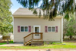 1 Block to Lake Huron Beach! Peaceful Shore House - 9