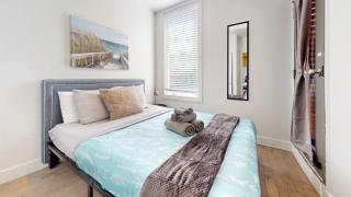 Stylish 2BR Suite Just 6 Minutes from Leslieville - Casa Queen Hotel - 9