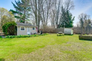 1 Mi to Lakeport State Park! Bungalow w/ Patio - 7