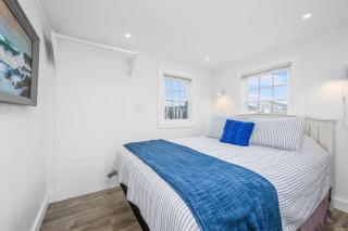 Beachfront Charm in Beautiful East Sandwich - 9