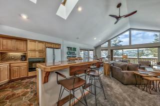 Tahoe Flyer: Hot Tub Views Privacy Decks Peaceful AC - 4