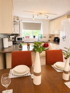 5 Bedrooms Luxurious Home in Derby City Centre ,Darley Abbey FREE PARKING - 5