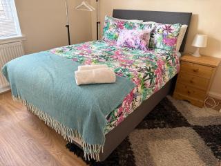 cozy & modern 2 bedrooms Quiet, central location - 8