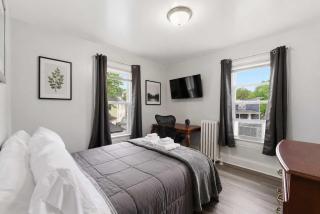 The Grandstands Apt 2 - All Star Baseball Rentals - 1