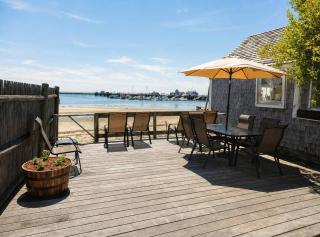 Waterfront Studio - Bay Views, Steps to Comm St - 8