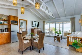 Luxurious Lagoon Home w Elegant Decor & Pool - 8