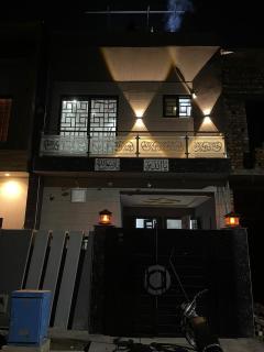 Modern & Stunning Home, Sleeps 2, Parking, Wi-Fi Offers - 4