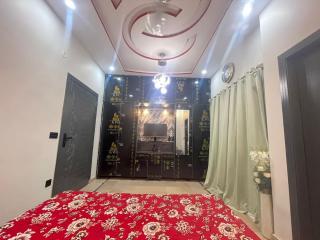 Modern & Stunning Home, Sleeps 2, Parking, Wi-Fi Offers - 9