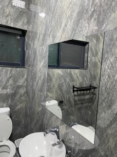 Luxury-1BR Near-Airport-Backup Power-Fast WI-FI - 7