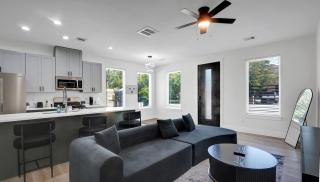 Brand New Luxe Townhome Near IAH & Downtown - 0