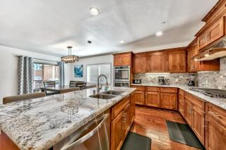 Walk to Gondola & Lake 3BR Luxury Townhome TW501 - 2