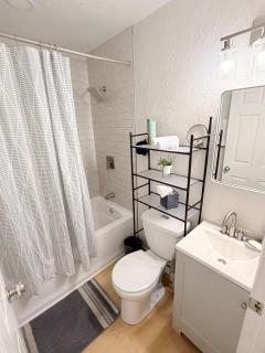 Cozy Stay Near Downtown & Ybor City - 1