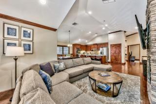 Great location! Walk to Gondola & Lake Tahoe woods #603 - 1
