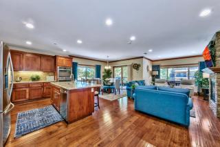 Prime Walk-to-Heavenly Townhome w AC TW702 - 6