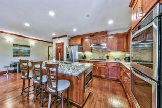 Prime Walk-to-Heavenly Townhome w AC TW702 - 2