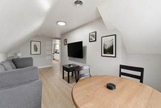 The Grandstands Apt 3 - All Star Baseball Rentals - 9