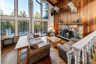 The Sportsman: 5BR Hot Tub Sauna Pets - 3
