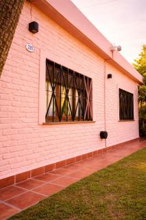 CASA SOL, encantadora casa a dos cuadras de la Laguna, con estufa a leña, pileta y parque en Complejo El Solcito - 9