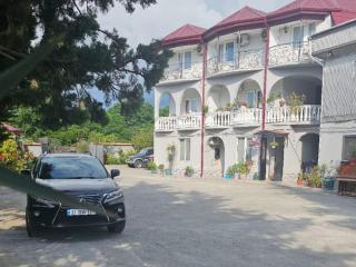 Gio's Guest House - 8