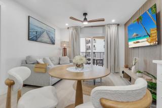 Paradise Beach Getaway Steps to Sand & Gulf Views King Bed & Sofa Bed - 3