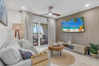 Paradise Beach Getaway Steps to Sand & Gulf Views King Bed & Sofa Bed - 5