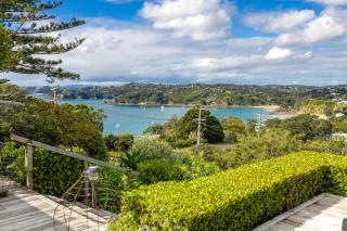 Tiri Heights - Elegant Coastal Retreat - 3