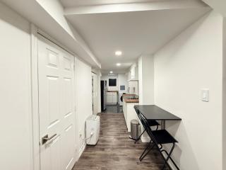 Stylish Private Studio Steps to Lake Ontario - 4