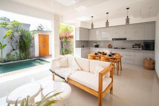 Sundaze Villas - Cozy Stay in Canggu with Private Pool - 6