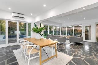 Estate Style Home - Pool House - Huge Garden - 4