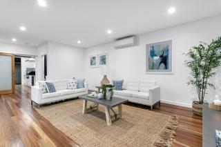 Estate Style Home - Pool House - Huge Garden - 6