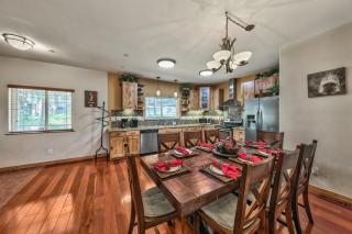 Heavenly Chalet - Close to Gondola & Beaches - 3