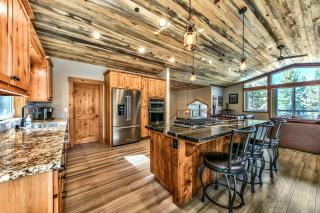 Heavenly Forest Fun - Spacious Pool Table Hot Tub - 5
