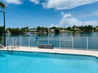 Ocean & Bay Views 2BR 2BA Beach Apt! - 9