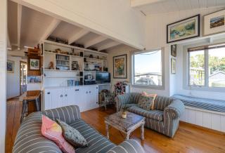 The Black Cottage at Putiki Bay - 8