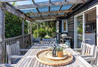 The Black Cottage at Putiki Bay - 7