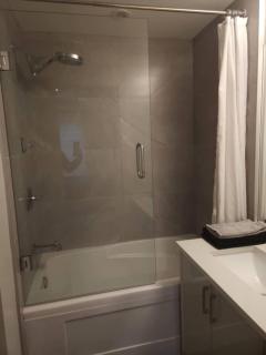 Vancouver Getaway Modern Comfort & Prime Location near Attractions - 3