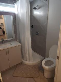 Vancouver Getaway Modern Comfort & Prime Location near Attractions - 2