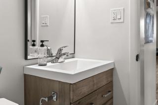 New York New York Suite - DT YYC 2BR Getaway - 2